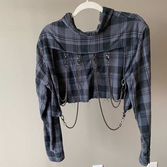 Cropped Chain Link Flannel - Picture 2 of 6